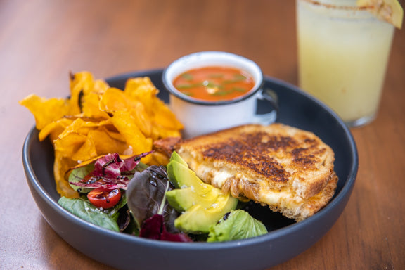 Combo: 1/2 Sandwich + Side + Soup + Drink of the day