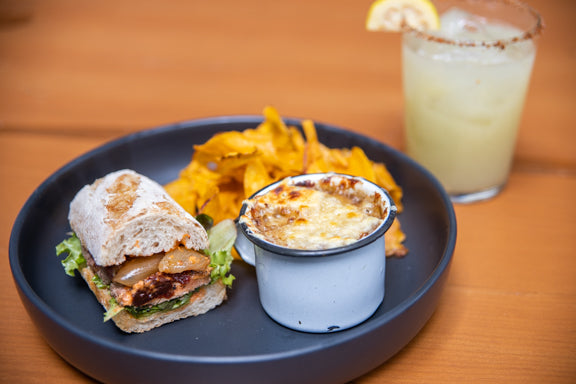 Combo: 1/2 Sandwich + Side + Soup + Drink of the day